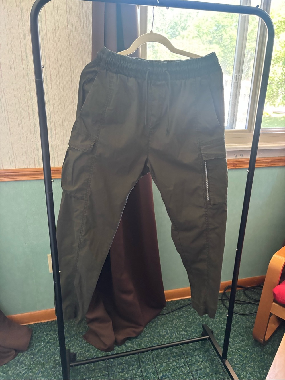 Nike Women’s Olive Cargo Jogger Pants